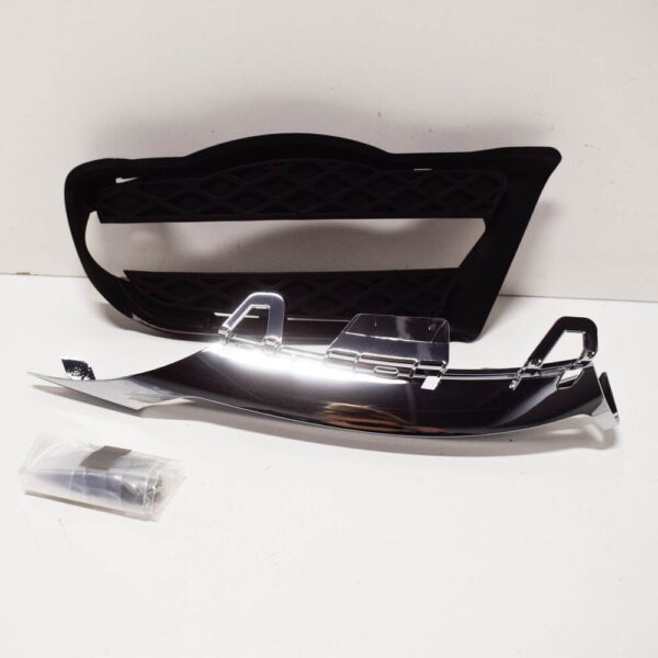 A2048802724 - Mercedes-Benz C W204 Bumper Bar Grill Front Left A2048802724 NEW GENUINE
