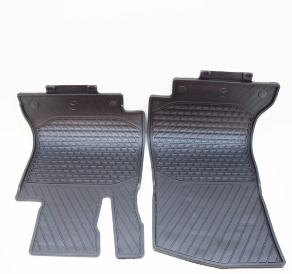 A20568075089G33 - NEW MERCEDES-BENZ C W205 FRONT FLOOR RUBBER MATS SET LHD A20568075089G33
