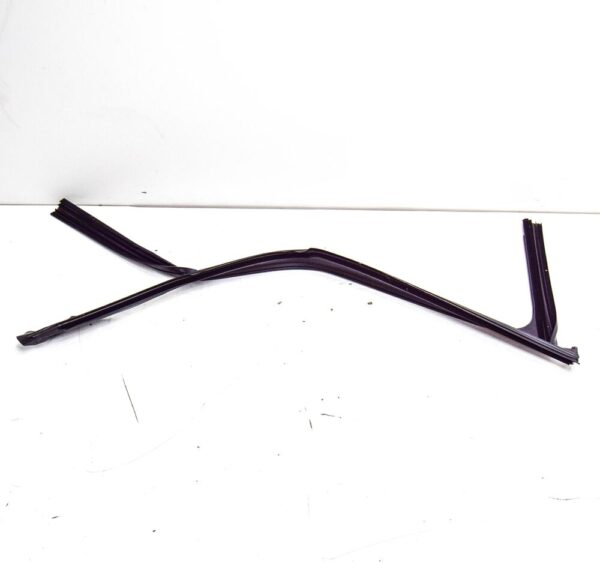 A2057256600 - NEW MERCEDES-BENZ C W205 FRONT RIGHT DOOR WINDOW SEAL A2057256600 ORIGINAL