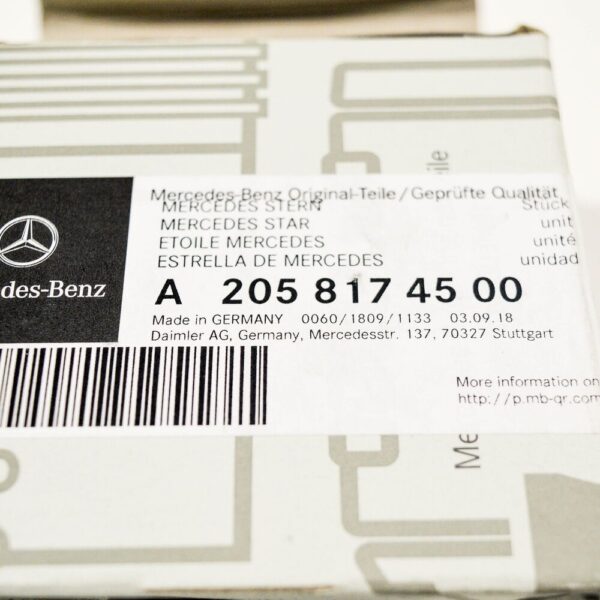 A2058174500 - Mercedes-Benz C W205 Rear Boots Star Badge Emblem A2058174500 New