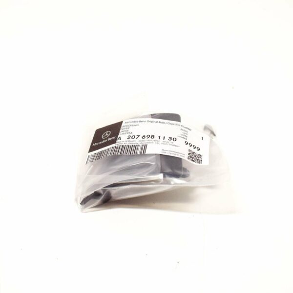 A20769811309999 - NEW MB E C207 AMG FRONT RIGHT ROCK JACK POINT COVER A207698113099 GENUINE