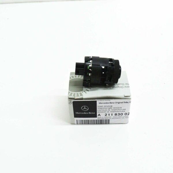 A2118300272 - NEW ORIGINAL MERCEDES-BENZ MB E W211 INTERNAL TEMPERATURE SENSOR A2118300272