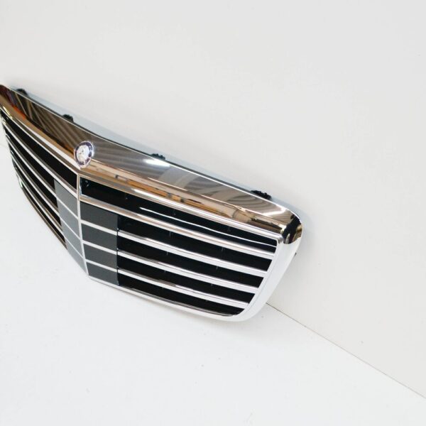 A21188018839040 - NEW MB E W211 FRONT BUMPER RADIATOR GRILLE A21188018839040