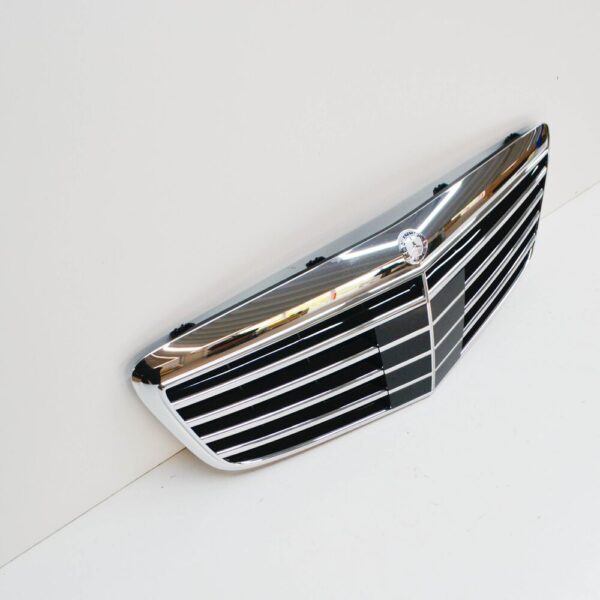 A21188018839040 - NEW MB E W211 FRONT BUMPER RADIATOR GRILLE A21188018839040