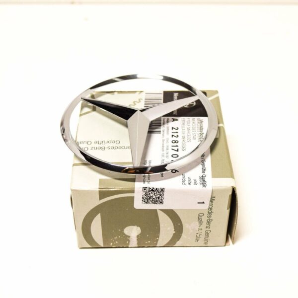 A2128170116 - NEW MERCEDES-BENZ E-CLASS W212 BOOTLID BADGE A2128170116 2018 3355229OEM