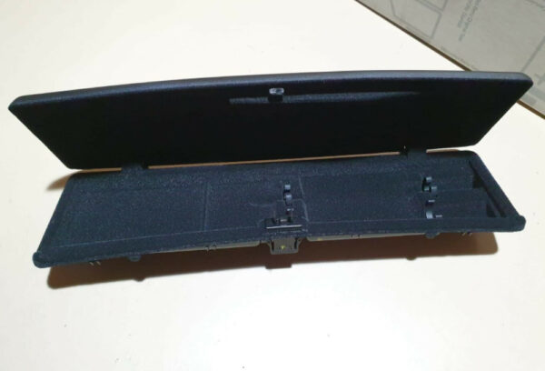 A22068025919B51 - NEW MB S W220 GLOVE COMPARTMENT HOUSING LID LHD A22068025919B51 ORIGINAL