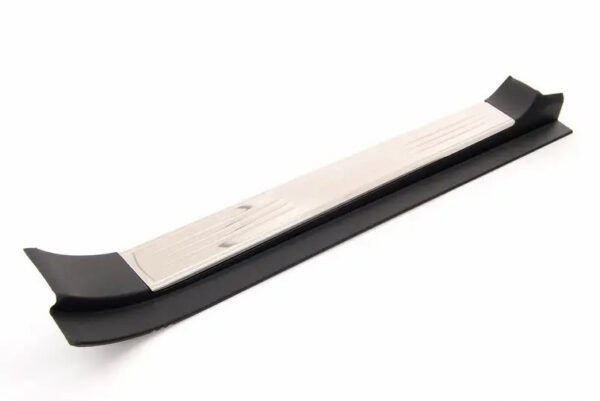 A23068050359051 - NEW MERCEDES-BENZ SL R230 RIGHT OUTSIDE RAIL SCUFF PLATE A23068050359051