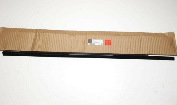 A2467250482 - NEW MB B W246 FRONT RIGHT DOOR WINDOW OUTSIDE TRIM BAR A2467250482 ORIGINAL