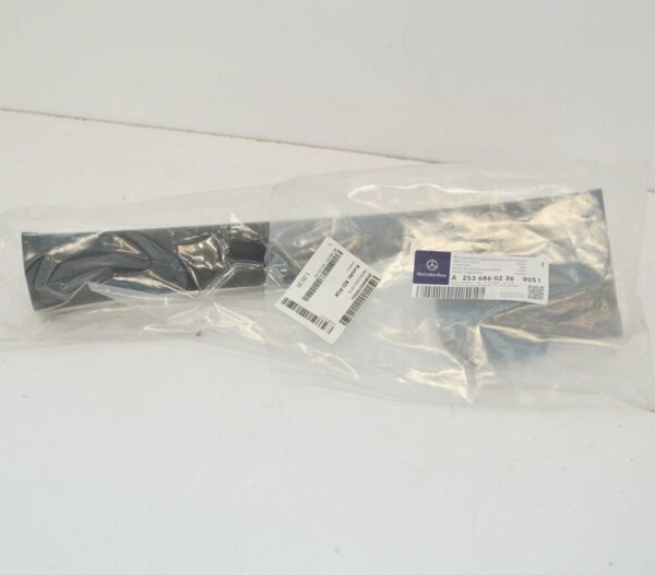 A25368602369051 - NEW MB GLC X253 REAR RIGHT DOOR SCUFF SILL PLATE A25368602369051 ORIGINAL