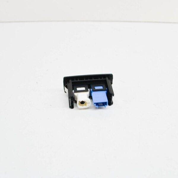 A4478200087 - MERCEDES-BENZ VITO W447 USB/AUX Adapter A4478200087 NEW GENUINE