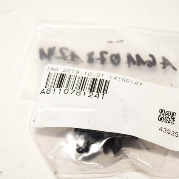 A6110781241 - NEW MB C-CLASS W203 FUEL PIPE RETAINING CLIP A6110781241 ORIGINAL