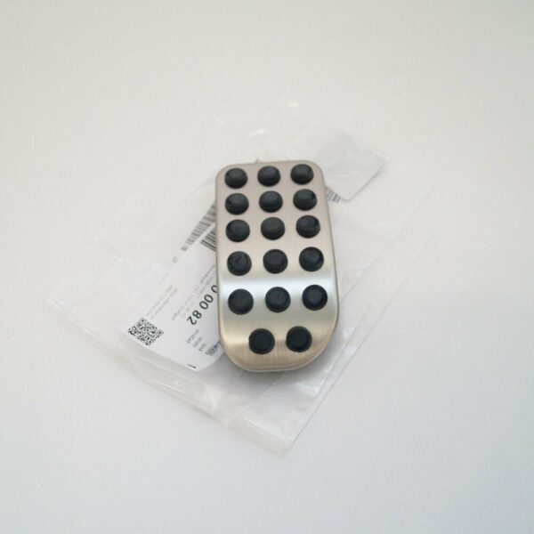 A6393000082 - NEW MERCEDES-BENZ VIANO W639 ACCELERATOR PEDAL RUBBER TRIM A6393000082 ORIGINAL