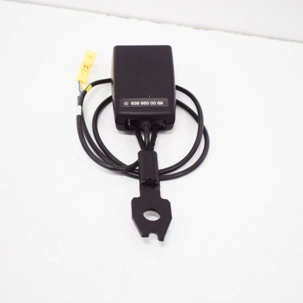 A63986000699051 - Mercedes-Benz Vito W639 Front Seat Belt Buckle A63986000699051 NEW GENUINE +