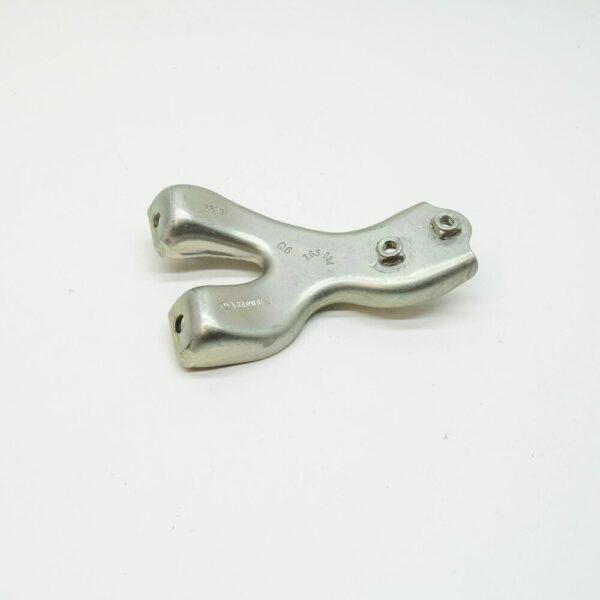 A6510900727 - NEW MB C W204 HEAT EXCHANGER TO CYLINDER HEAD SUPPORT A6510900727 ORIGINAL