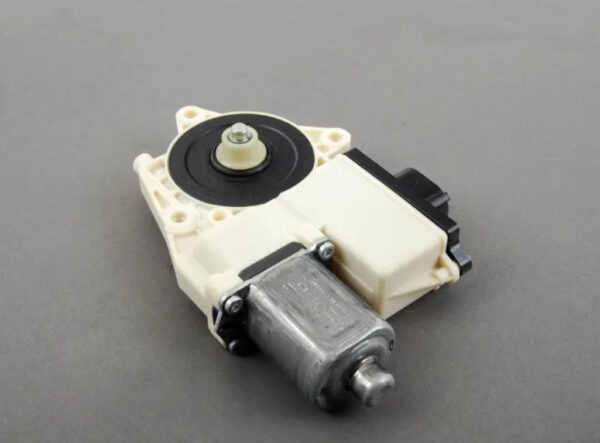 67626925964 - BMW X3 E83 Front Right Door Window Control Motor 67626925964 6925964 ORIGINAL