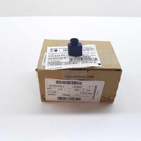 8K0973703A - VW GOLF VII Variant BA5 BV5 3-Pin Electrical Connector 8K0973703A ORIGINAL