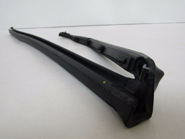 95553376201 - Porsche Cayenne 9pa door rubber seal rear right 95553376201 NEW ORIGINAL