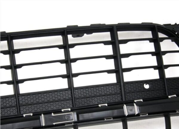 95B807683H1E0 - Porsche Macan 95B Black Center Grill 95B807683H1E0 Original New