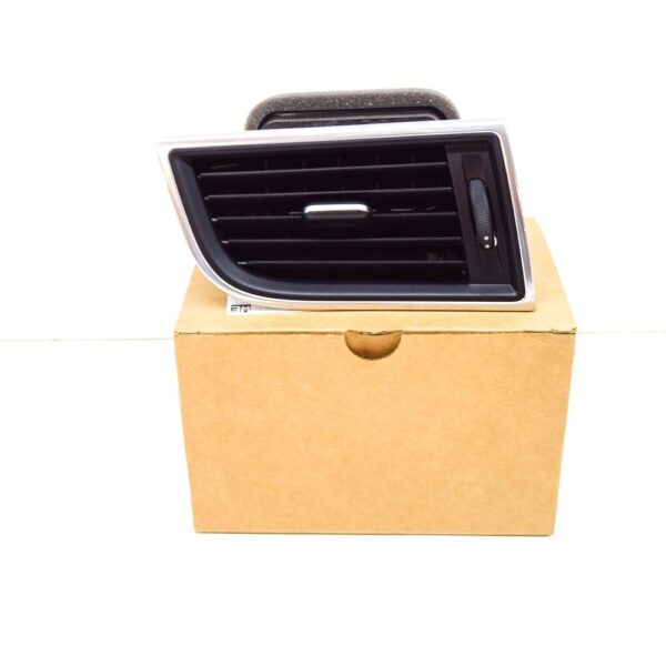 95B819701EG0B - PORSCHE MACAN 95B LEFT OUTER A/C VENT 95B819701EG0B GENUINE