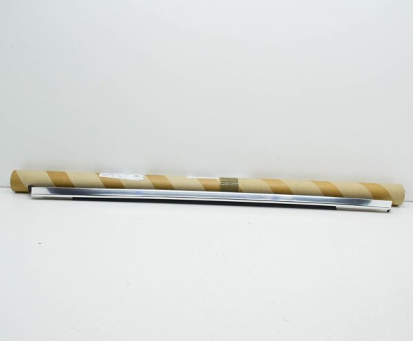 95B839476CGV9 - Porsche Macan 95b.2 door strip rear right 95B83976CGV9 NEW original