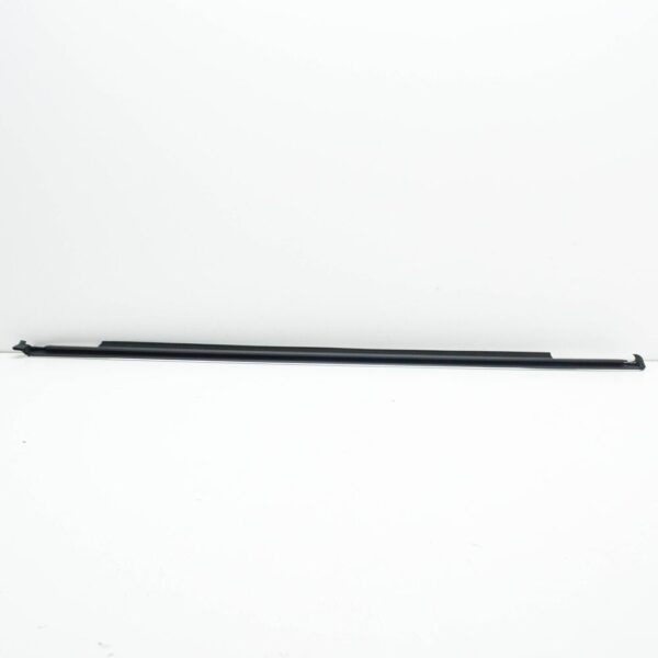 95B839476CGV9 - Porsche Macan 95b.2 door strip rear right 95B83976CGV9 NEW original