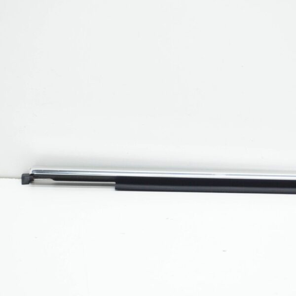 95B839476CGV9 - Porsche Macan 95b.2 door strip rear right 95B83976CGV9 NEW original