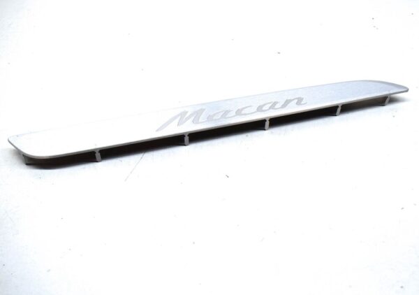 95B853468T - Porsche Macan Mk2 Front Right Rocker Panel Sill Trim 95B853468T NEW GENUINE