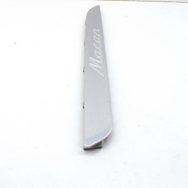 95B853468T - Porsche Macan Mk2 Front Right Rocker Panel Sill Trim 95B853468T NEW GENUINE