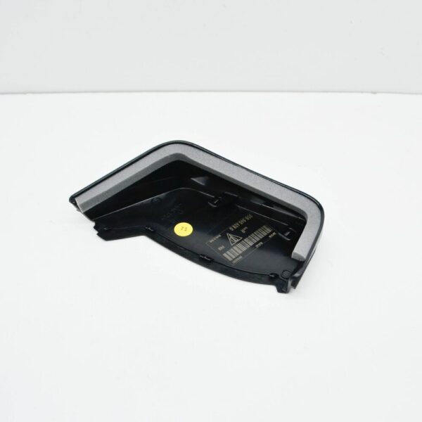 95B945428G - Porsche Macan 95b taillight center right cover 95B945428G 2019 NEW ORIGINAL