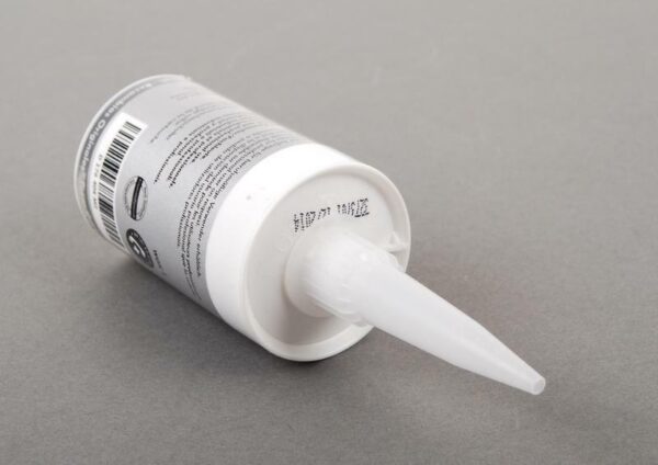 D176404M2 - NEW GENUINE VW CYLINDER D176404M2 SILICONE SEALANT WITH HEAD AND OIL