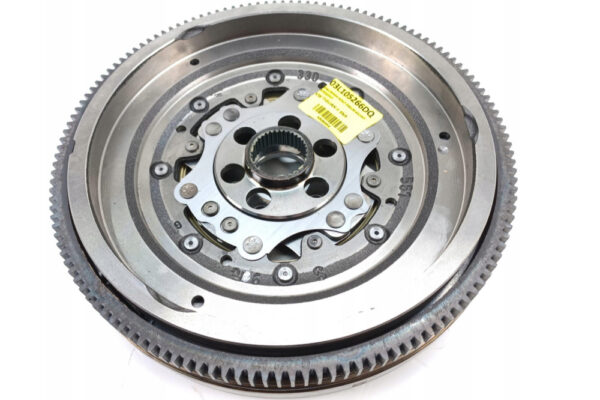 03L105266DQ - New Genuine Volkswagen Transporter T6 Schwungwheel 03L105266DQ