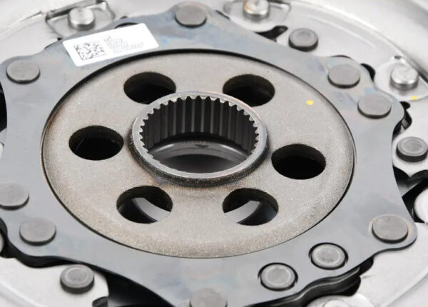 03L105266EF - NEW VOLKSWAGEN CADDY 2K MK3 DUAL MASS FLYWHEEL 03L1052666EF ORIGINAL