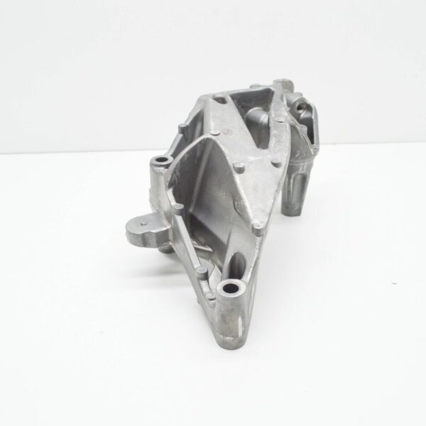 04L199207G - NEW VOLKSWAGEN CRAFTER FURGON SY ENGINE BRACKET RIGHT SIDE 04L199207G