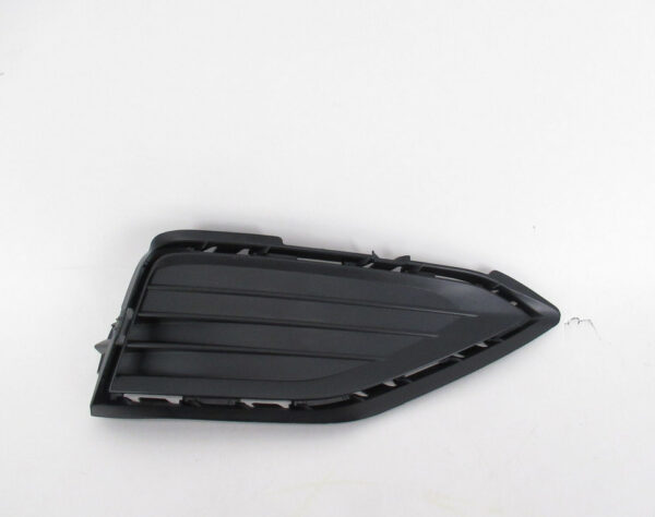 17A8536669B9 - NEW VOLKSWAGEN JETTA A7 MK7 FRONT RIGHT BUMPER GRILLE 17A8536669B9