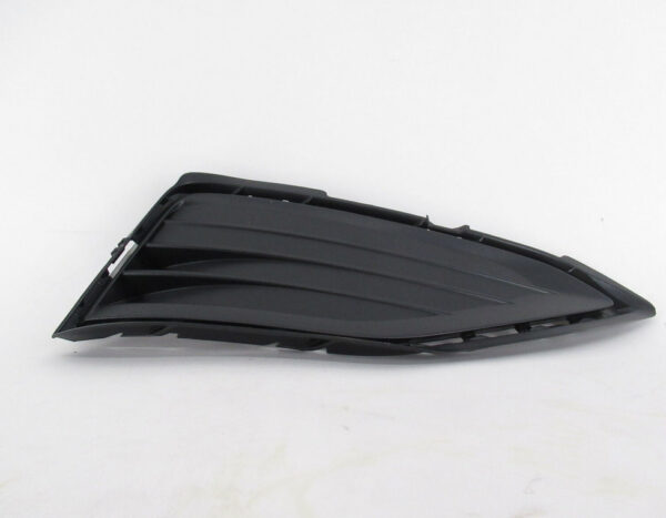 17A8536669B9 - NEW VOLKSWAGEN JETTA A7 MK7 FRONT RIGHT BUMPER GRILLE 17A8536669B9