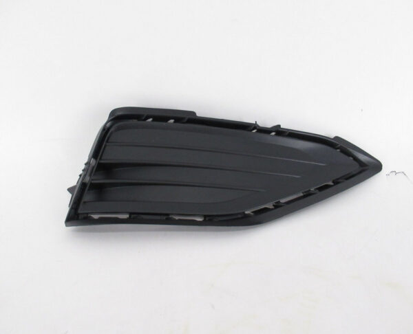 17A8536669B9 - NEW VOLKSWAGEN JETTA A7 MK7 FRONT RIGHT BUMPER GRILLE 17A8536669B9