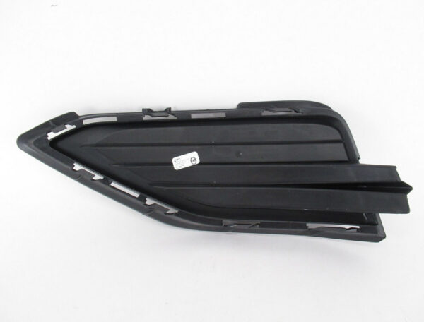 17A8536669B9 - NEW VOLKSWAGEN JETTA A7 MK7 FRONT RIGHT BUMPER GRILLE 17A8536669B9