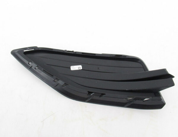 17A8536669B9 - NEW VOLKSWAGEN JETTA A7 MK7 FRONT RIGHT BUMPER GRILLE 17A8536669B9