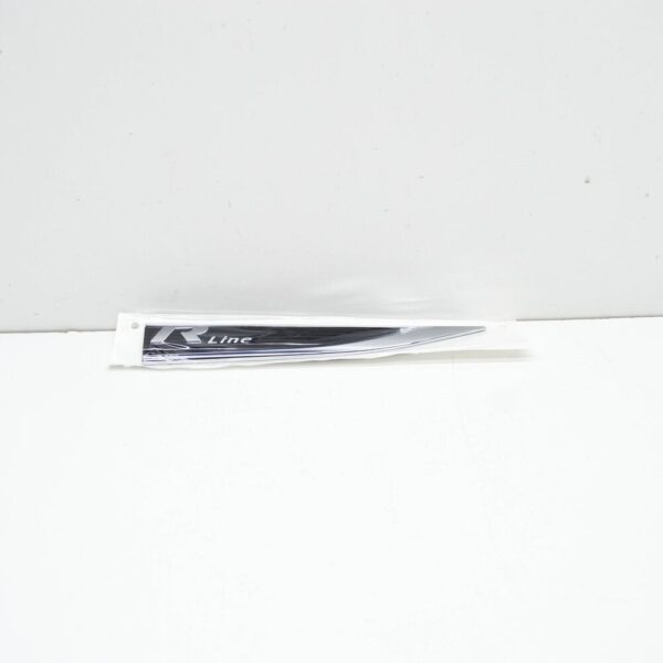 17A853688GDPJ - NEW VW JETTA MK7 WING RIGHT MANUFACTURER BADGE R-LINE 17A853688GDPJ