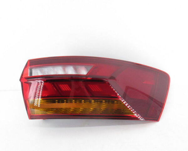 17A945096A - NEW VOLKSWAGEN JETTA A7 MK7 REAR RIGHT TAISLIGHT 17A945096A ORIGINAL