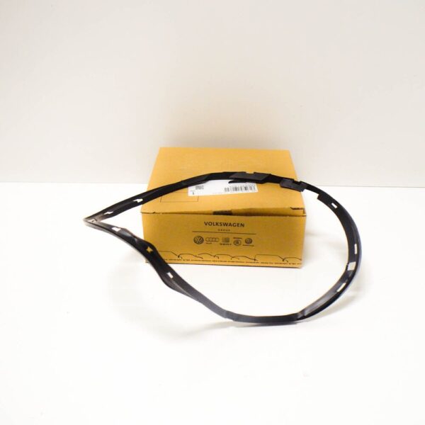 1C0945192A - NEW VOLKSWAGEN BEETLE 9C RIGHT TAIL LIGHT SEAL 1C0945192A