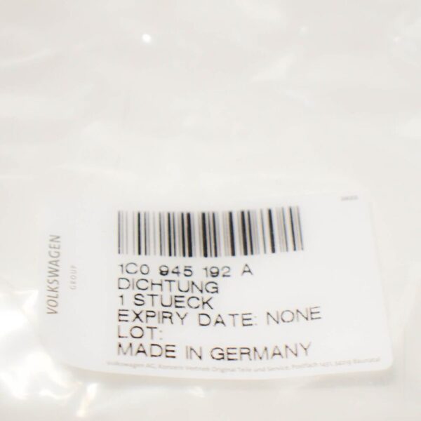1C0945192A - NEW VOLKSWAGEN BEETLE 9C RIGHT TAIL LIGHT SEAL 1C0945192A
