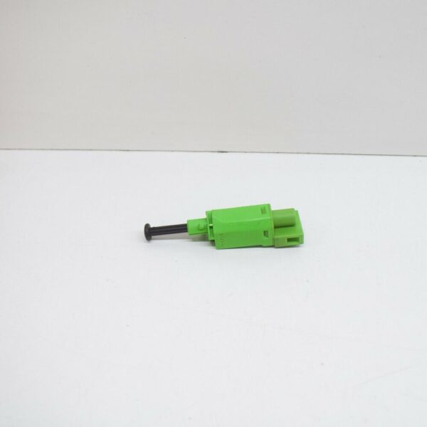 1H0927189E - NEW VOLKSWAGEN TOUAREG 7L CLUTCH PEDAL SWITCH 1H0927189E