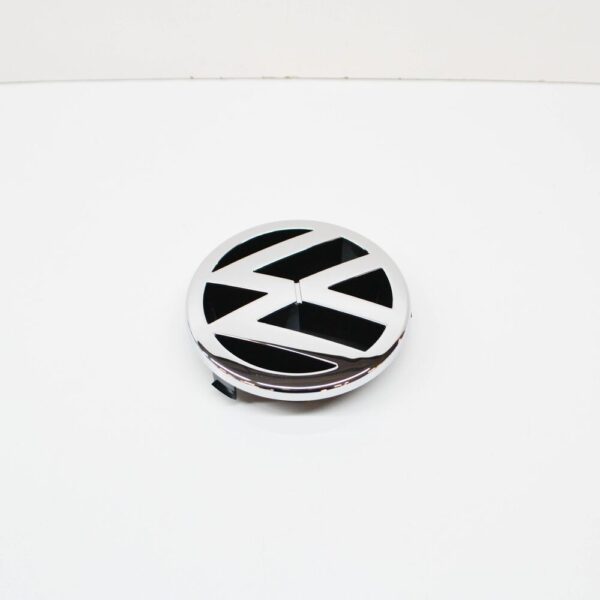 1J5853601ULM - NEW VOLKSWAGEN BORA A4 FRONT VW EMBLEM 1J5853601ULM GENUINE