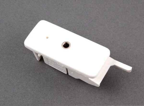 1K0035724B - NEW VOLKSWAGEN GOLF 1K MK5 AUX IN-SOCKET 1K0035724B ORIGINAL