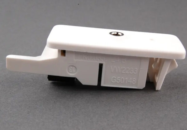 1K0035724B - NEW VOLKSWAGEN GOLF 1K MK5 AUX IN-SOCKET 1K0035724B ORIGINAL