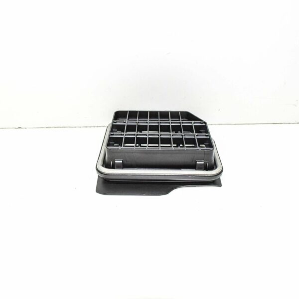 1K0819466B - NEW VOLKSWAGEN SCIROCCO MK3 REAR RIGHT BODY VENT TRIM 1K0819466B
