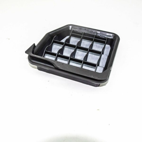 1K0819466B - NEW VOLKSWAGEN SCIROCCO MK3 REAR RIGHT BODY VENT TRIM 1K0819466B