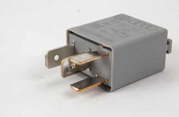 1K0951253 - NEW VW TOUAREG 7P MK2 ADDITIONAL COOLANT PUMP RELAY 1K0951253 ORIGINAL