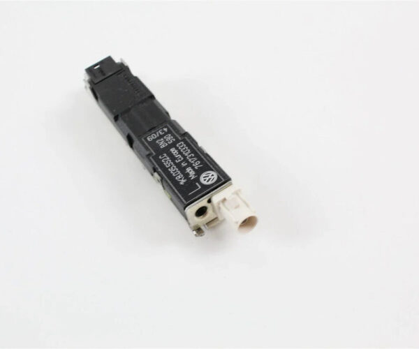 1K8035552C - NEW VW SCIROCCO 137,138 LEFT ANTENNA AMPLIFIER 1K8035552C ORIGINAL